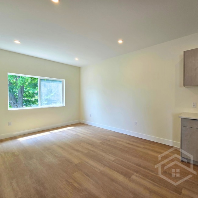 Photo - 2-Bedroom Upper Unit in Ingersoll!! Unité 3