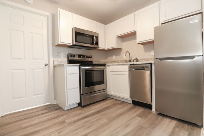 Renovated 1x1 Kitchen - Limestone Square/Medical Villas
