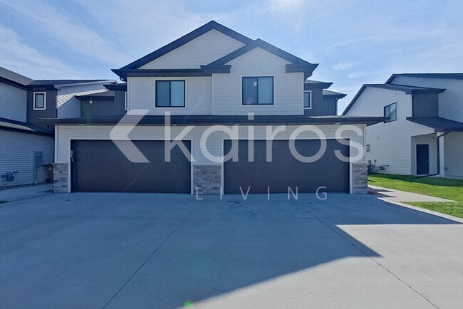 Building Photo - 6925 Holly Ct