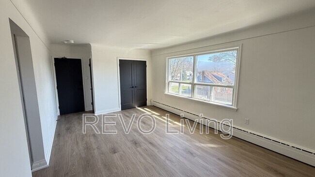 Building Photo - 6921 Barker St Unit 2