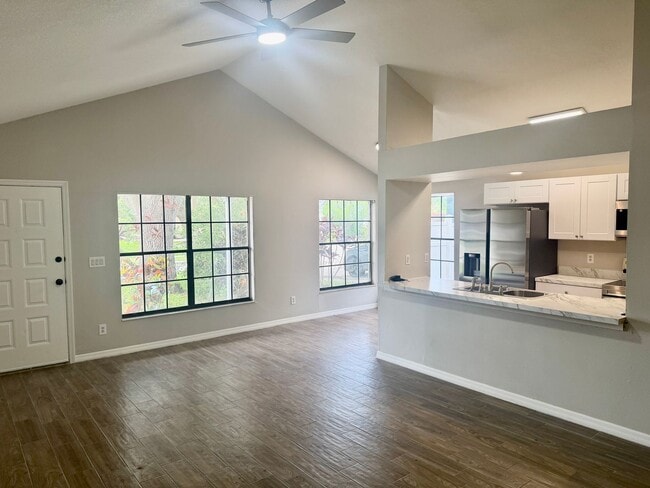 Building Photo - Completely Renovated 3/2 Located in Quiet Palm Harbor Community