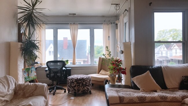 Photo - 5903 Nicholson St