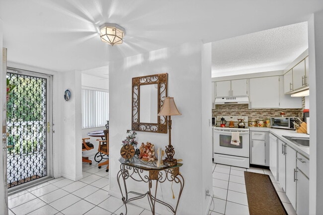 Photo - 3146 Via Poinciana Unit 301