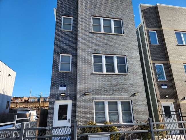 Building Photo - 4051 S Prairie Ave Unit 1