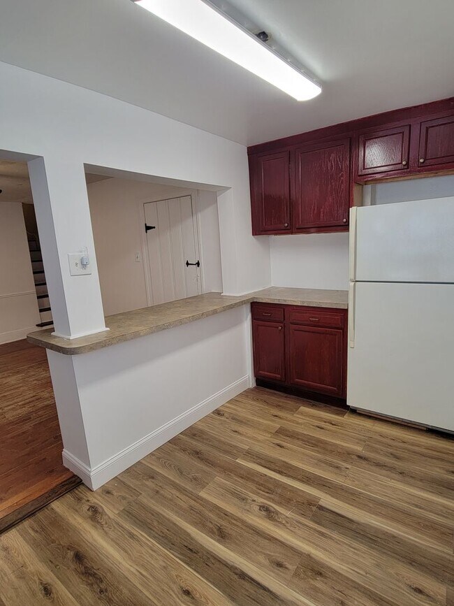 Building Photo - Spacious Twin - Torresdale