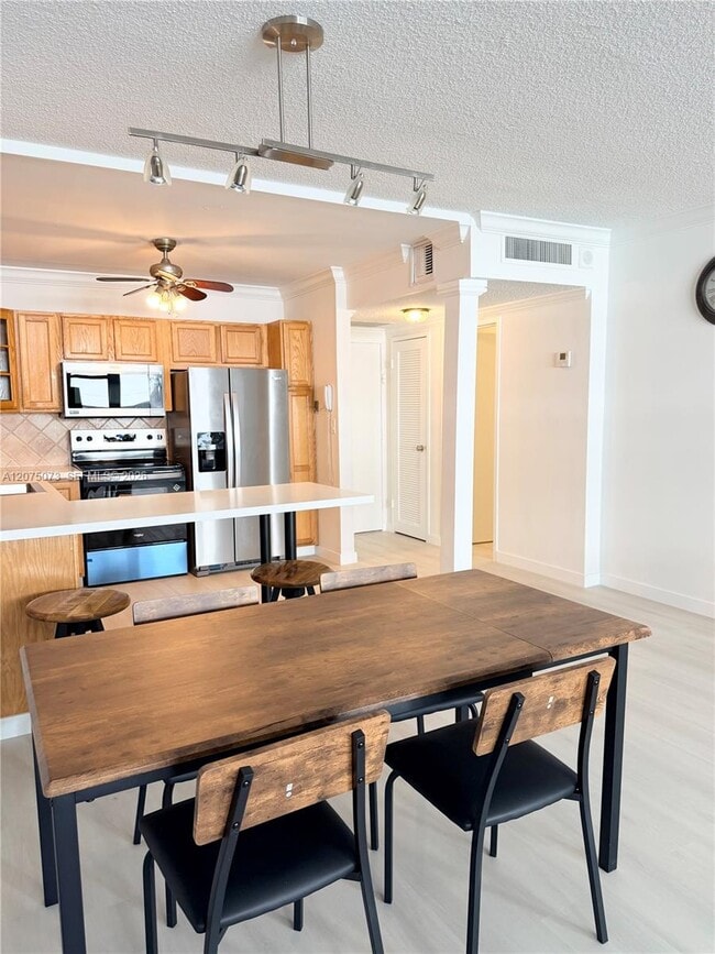 Building Photo - 3725 S Ocean Dr Unit 521