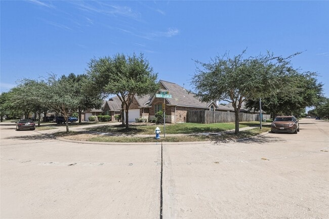 10906 Angel Lake Dr