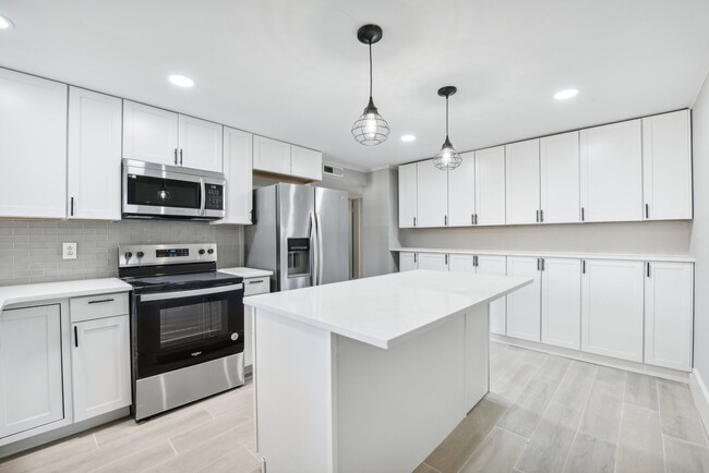 Just remodeled 2 bed 1 bath - Just remodeled 2 bed 1 bath Apartment Unit 1747 1st ST