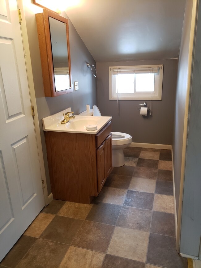 Bathroom - 215 3rd St Unit Upper