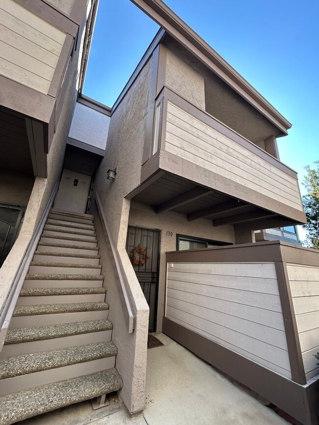 Remodeled Large Upstairs 2 Bedroom/1 Bath ... - Remodeled Large Upstairs 2 Bedroom/1 Bath ...