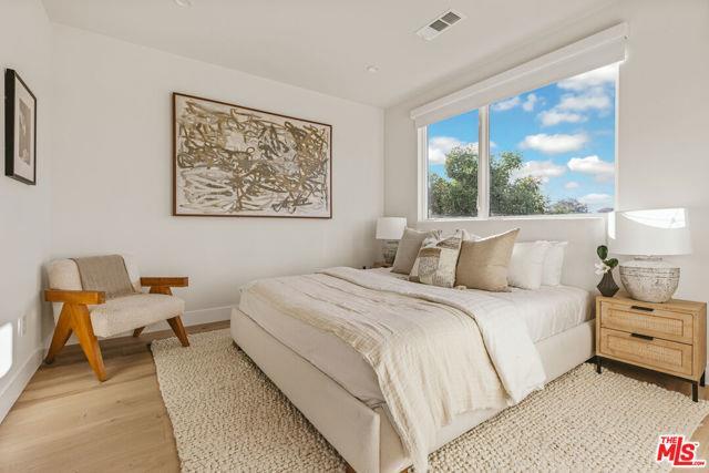 Photo - 3230 S Barrington Ave