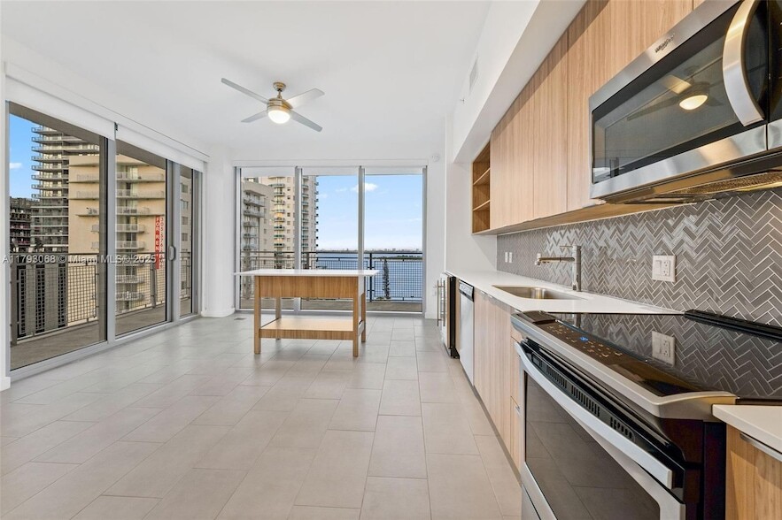 Photo - 2150 N Bayshore Dr