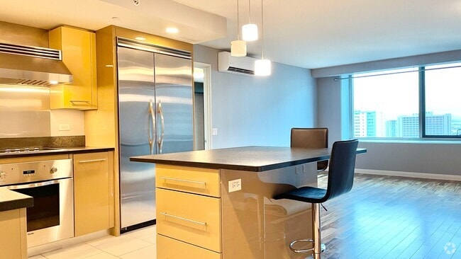 Building Photo - 2 BEDROOM CONDO Unit 1805