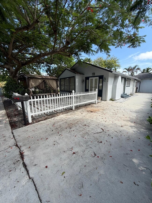 Photo - 514 Churchill Rd