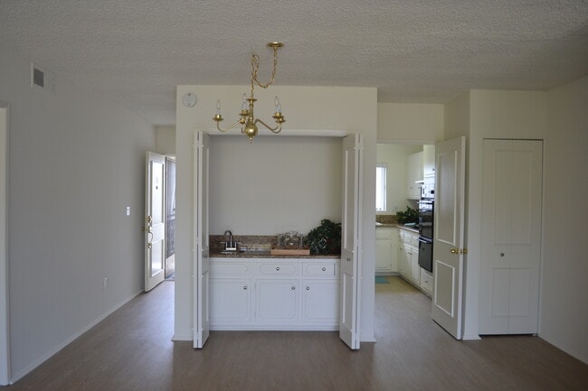 Dining Area with Wet Bar - The Continental Arcadia