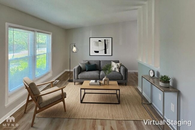 Photo - 1418 Gaston Way