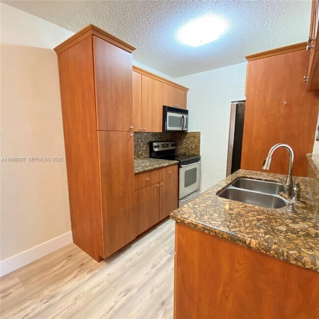 Photo - 10794 N Kendall Dr Unit B10