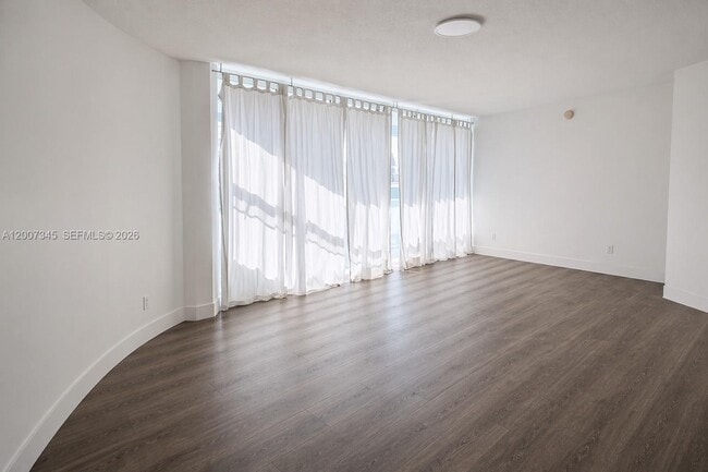 Photo - 6580 Indian Creek Dr Unit 511