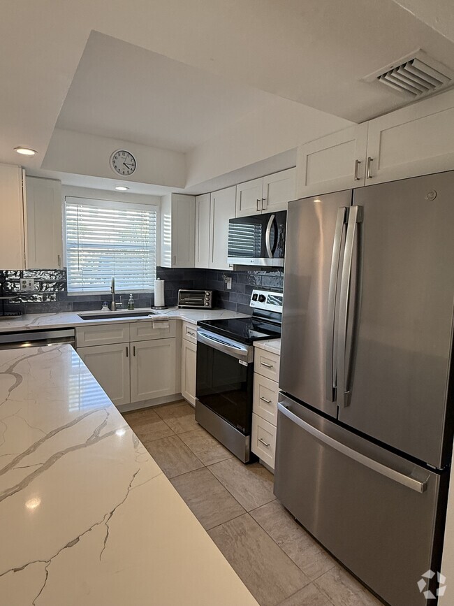 Building Photo - 9200 Midnight Pass Rd Unit 10 Rental