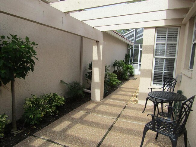 4026 Lyndhurst Ct