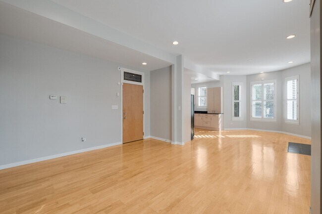 4060 S Ellis Ave Unit 1S