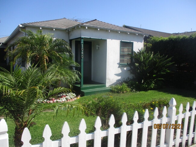 Building Photo - 1040 Ocean Park Blvd Unit B Rental