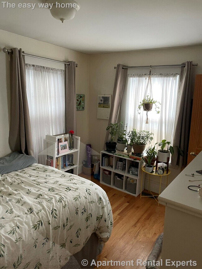 17 Bay St Unit 1R