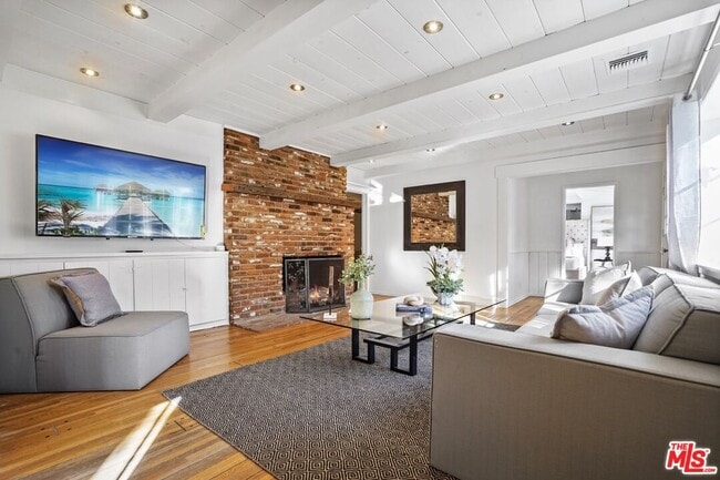 Photo - 23057 Sylvan St