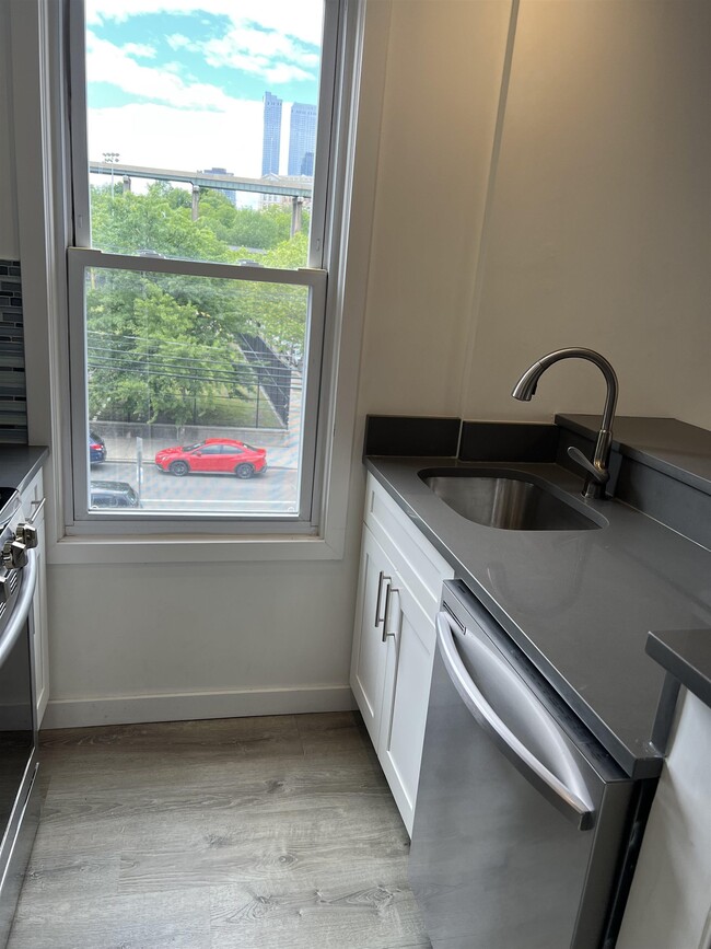 Photo - 349 9th St Unidad APT 4