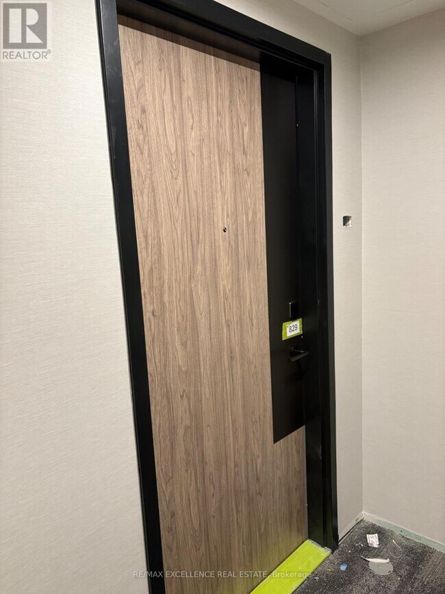 Photo - 1007 The Queensway Unité 829