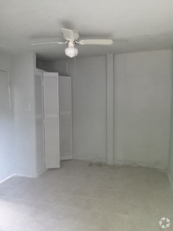 Building Photo - 1560 NE 118th St Rental