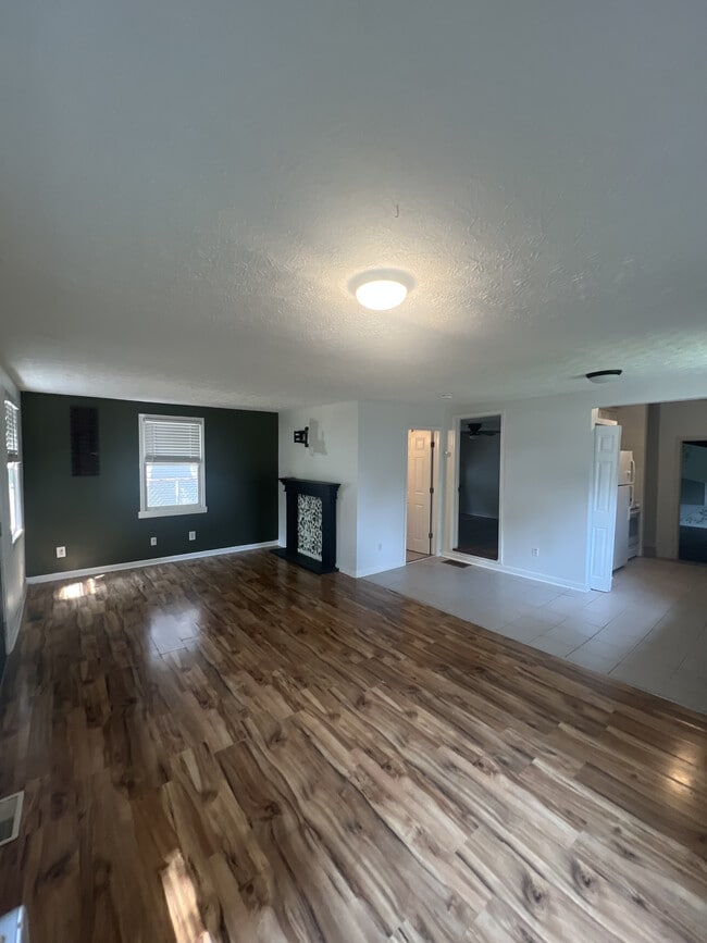 186 Rosslyn Ave