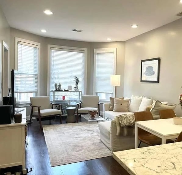 Building Photo - 2736 N Wilton Ave Unit 2