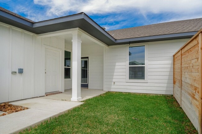 Photo - Bright & Cozy Townhome