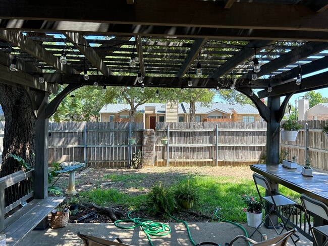 Photo - 1800 Maplewood Trail