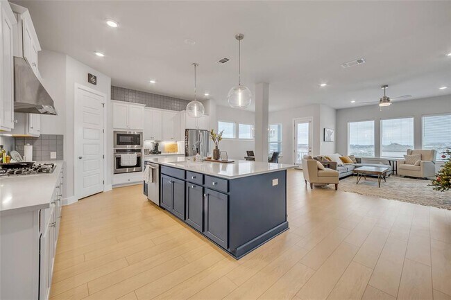 Photo - 8517 Grenadier Dr