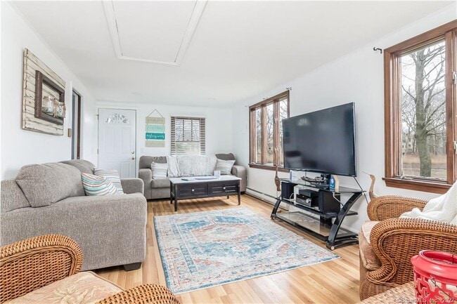 Photo - 18 Thompson Ln