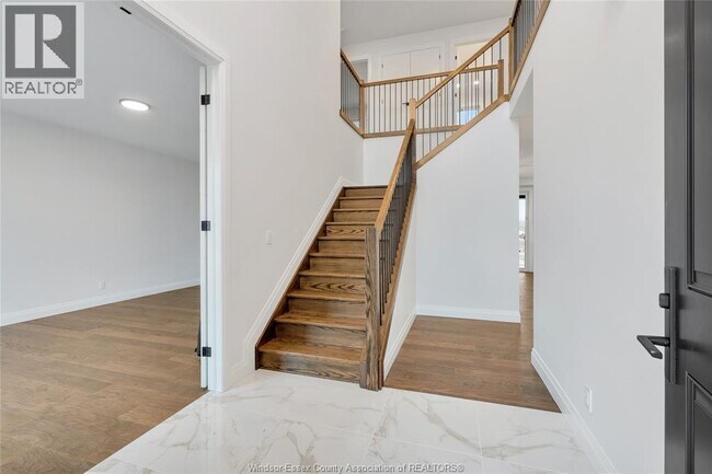 Photo - 473 Marla Crescent