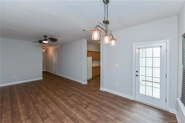Photo - 5915 Pisgah Way
