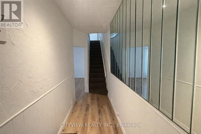 Photo - 281 Wentworth St N