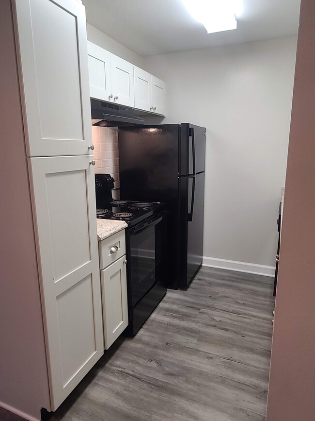 Photo - The Breakers Apartments