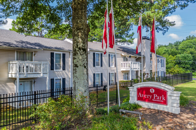 Lush Landscape - Avery Park Apartments