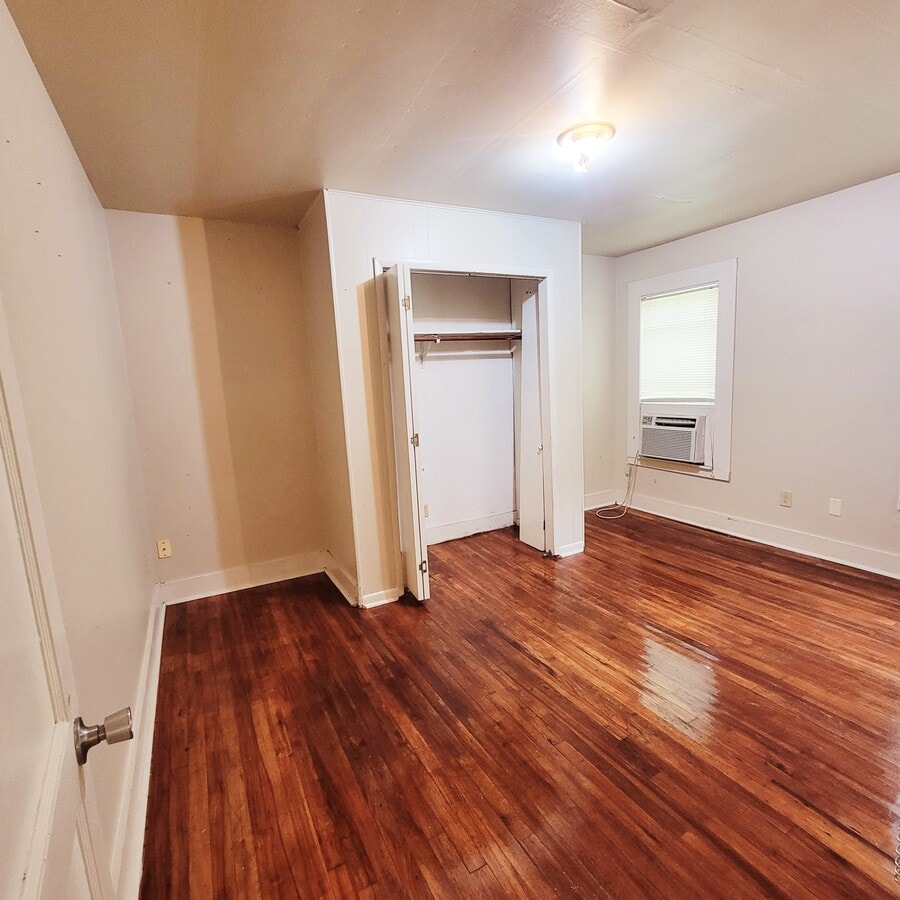 Photo - 504 Crosley St