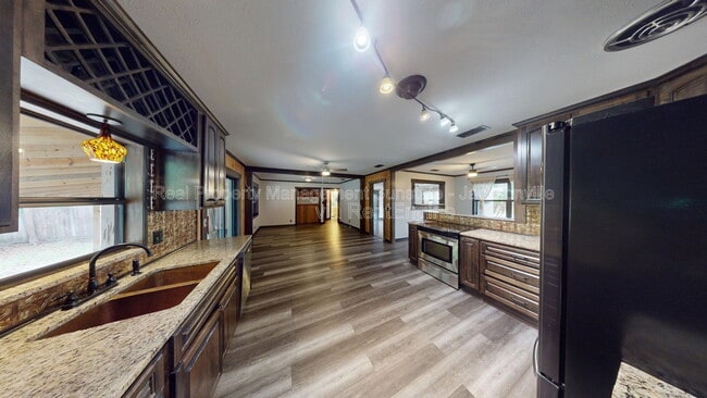 Photo - 7477 Greenway Dr