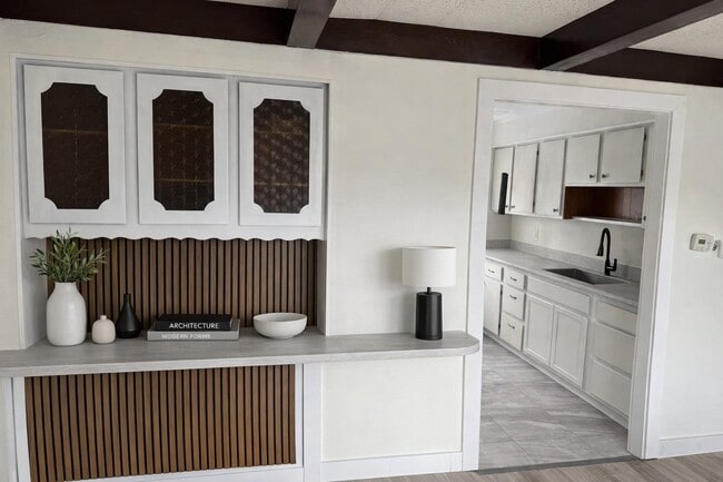 Photo - 716 W Bell Ave Unidad B