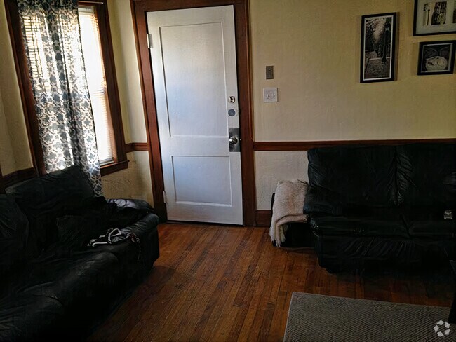Building Photo - 58 Brock St Unit 2 Rental
