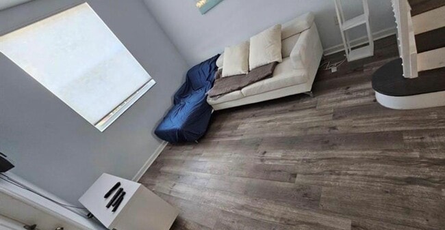 Photo - 1690 NE 33rd Ave