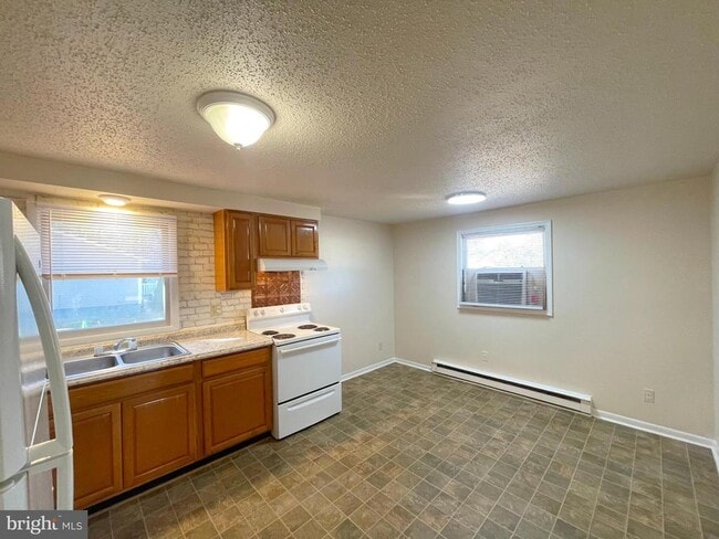 Photo - 21341 Cambridge Ave