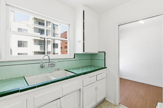 343 S Occidental Blvd