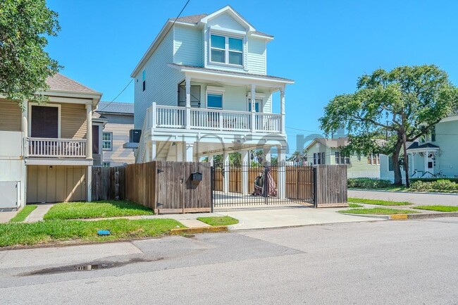Photo - 3002 Avenue K